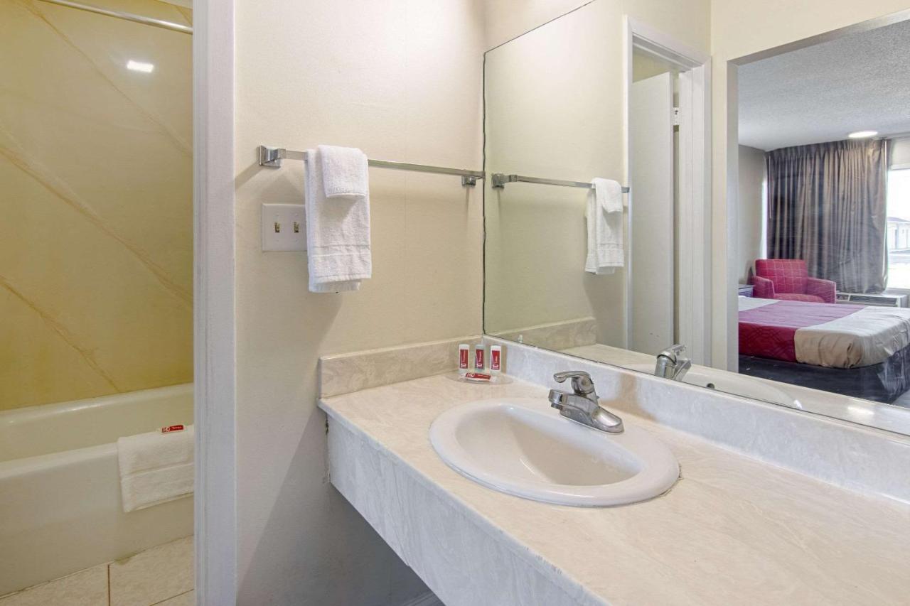 Red Roof Inn Lagrange Extérieur photo